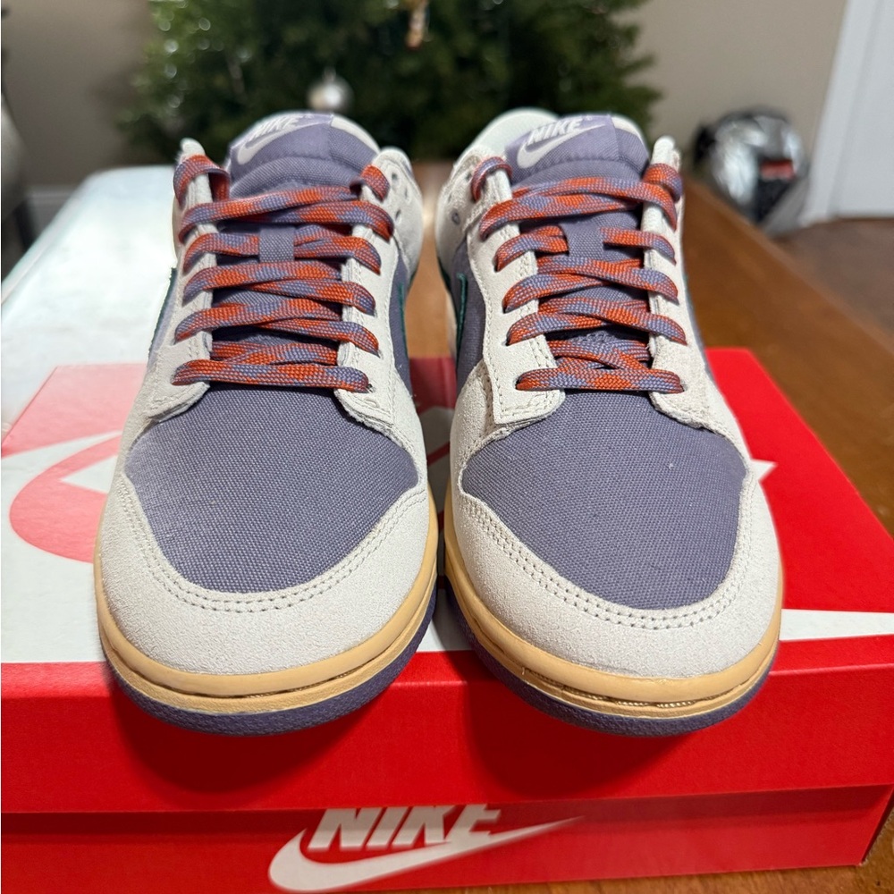 Nike Beige and Green Sneakers - Picture 2 of 12